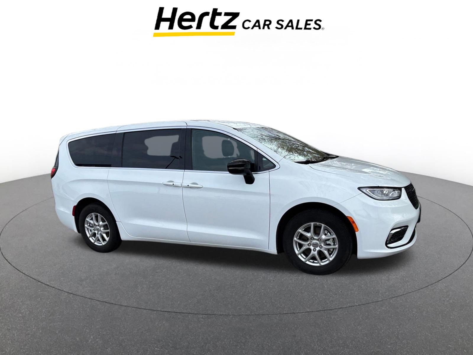Used 2025 Chrysler Pacifica Select image 1