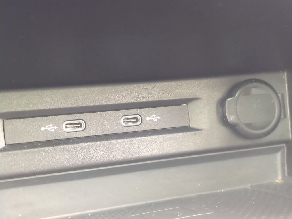 Used 2022 Volkswagen Tiguan SE w/ Panoramic Sunroof Package FWD image 29