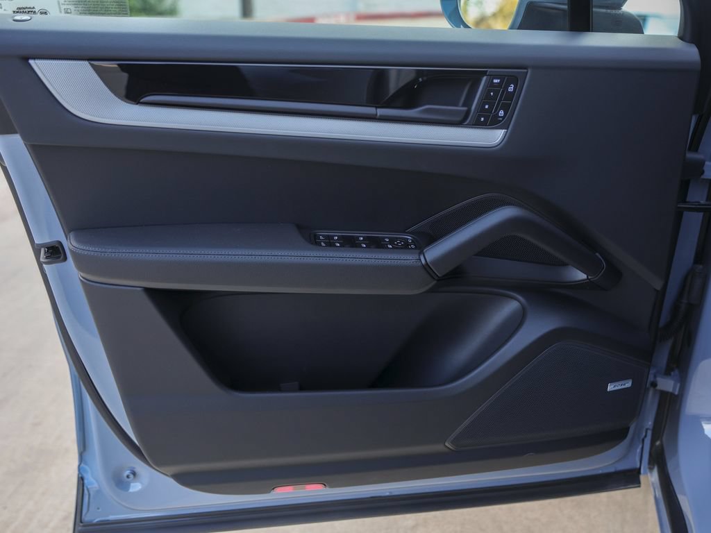 New 2026 Porsche Cayenne Coupe AWD/4WD image 30