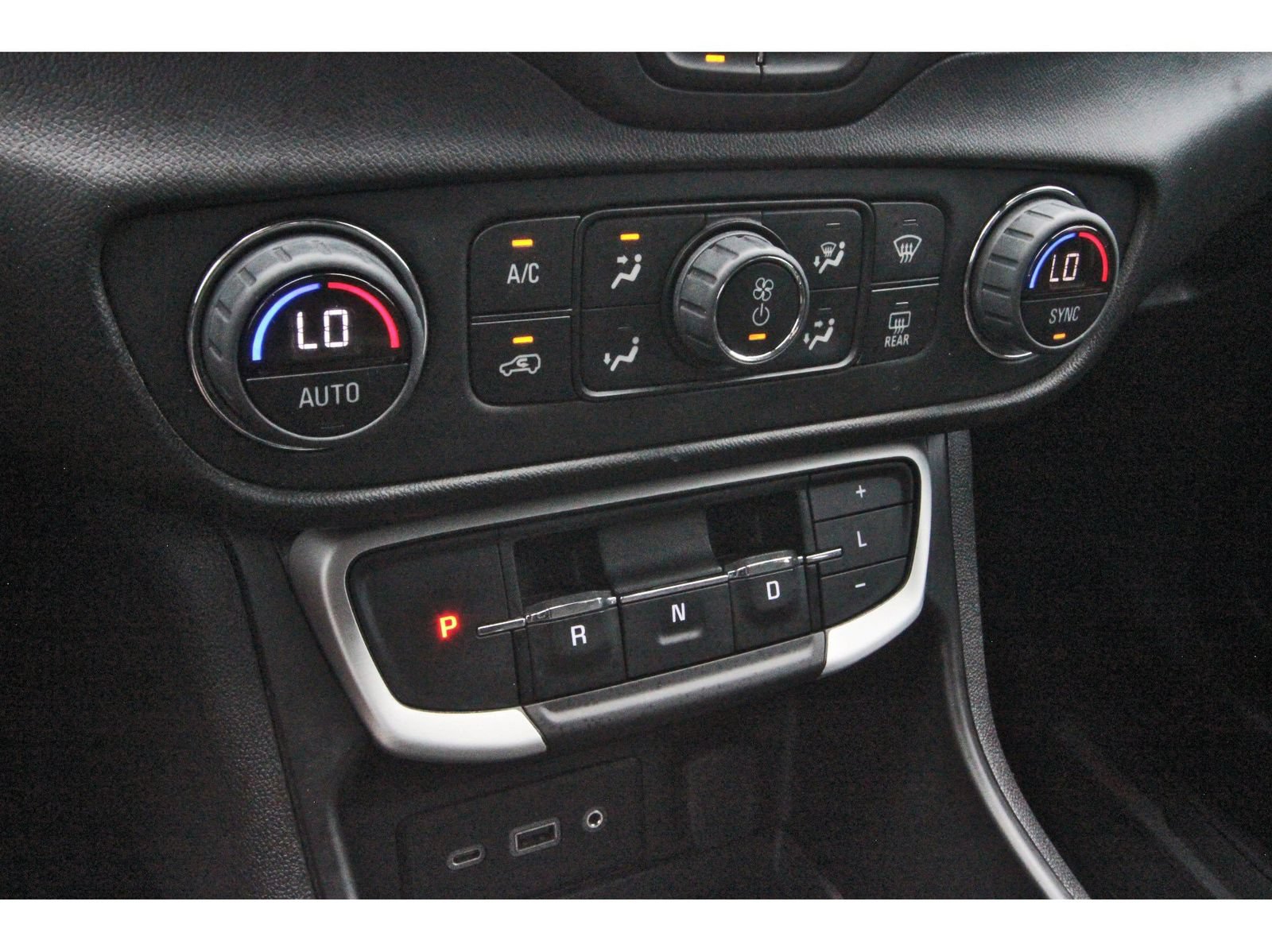 Used 2023 GMC Terrain SLE w/ Driver Convenience Package AWD/4WD image 26