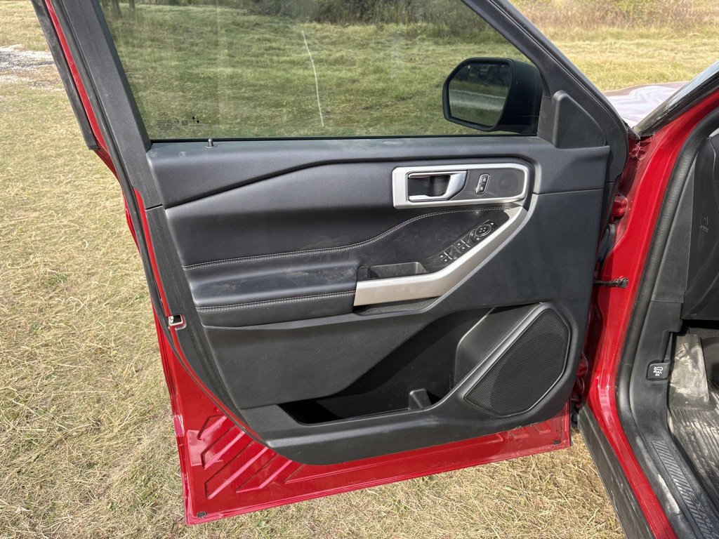 Used 2023 Ford Explorer XLT w/ Equipment Group 202A image 12
