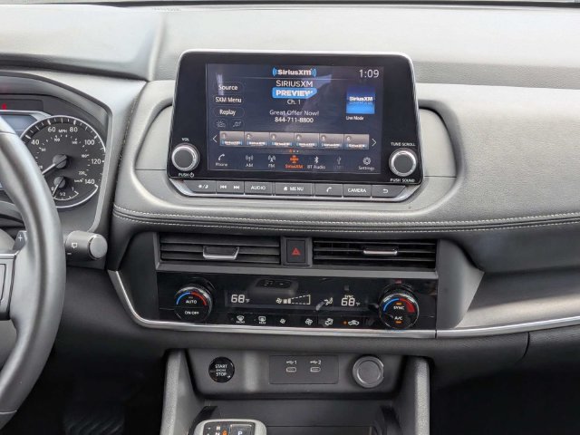 Used 2025 Nissan Rogue SV AWD/4WD image 17