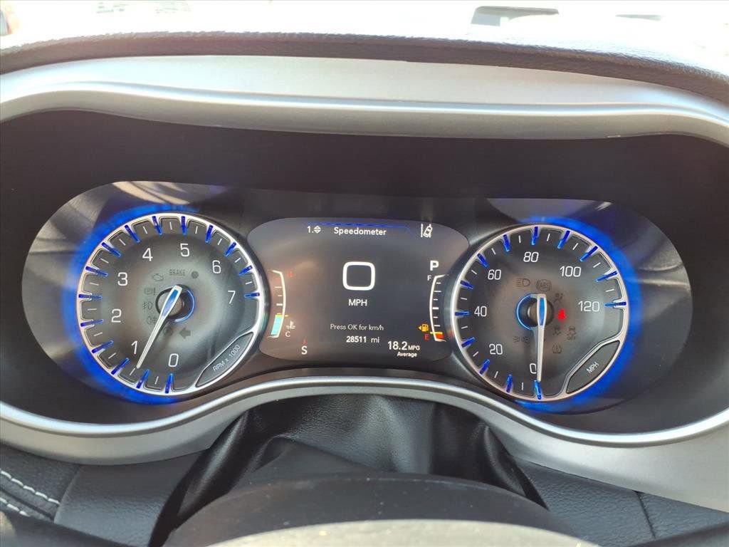 Used 2024 Chrysler Pacifica Touring-L w/ S Appearance Package image 21