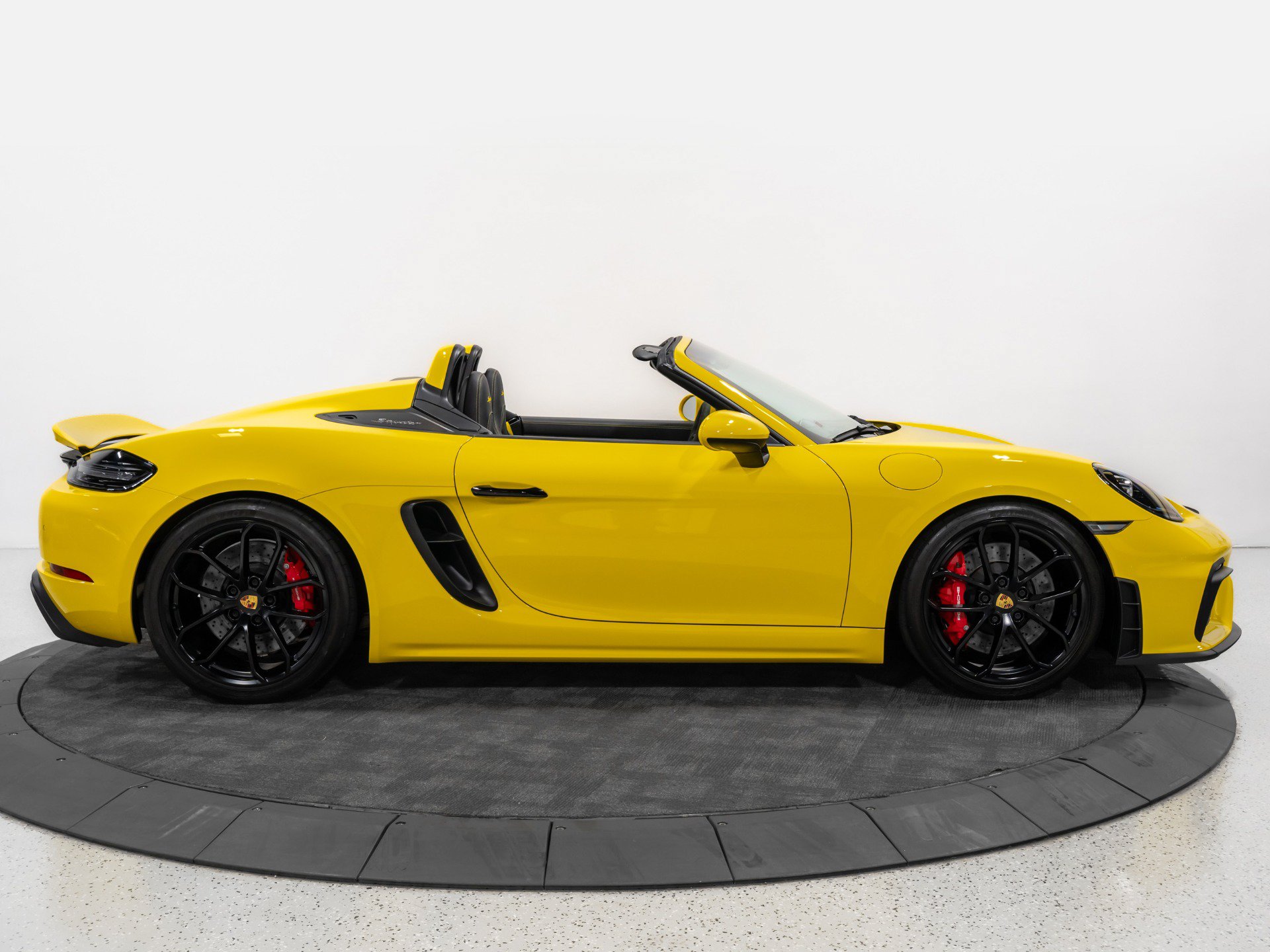 Used 2022 Porsche 718 Boxster Spyder RWD image 10