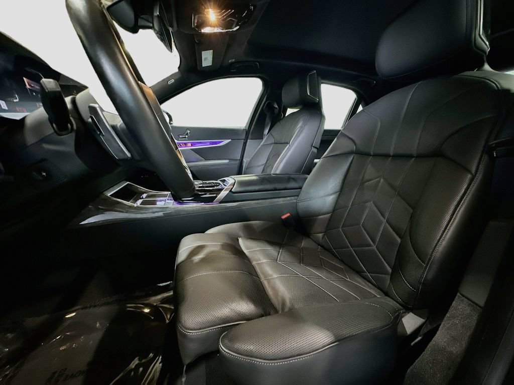 Used 2024 BMW 740i w/ Premium Package RWD image 22