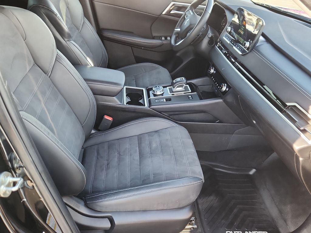 Used 2023 Mitsubishi Outlander SE image 17