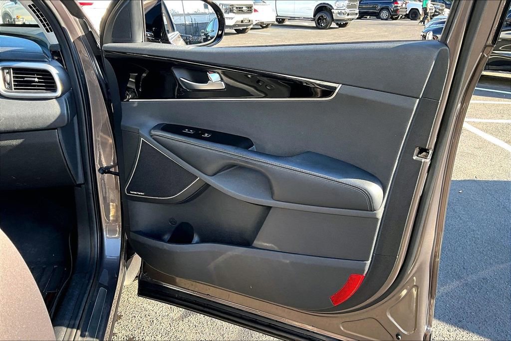Used 2019 Kia Sorento SX image 26