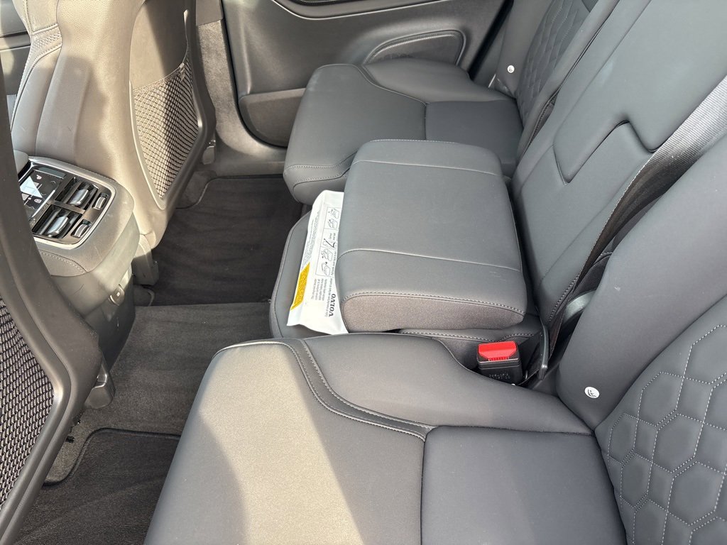 Certified 2025 Volvo XC90 B6 Plus image 38