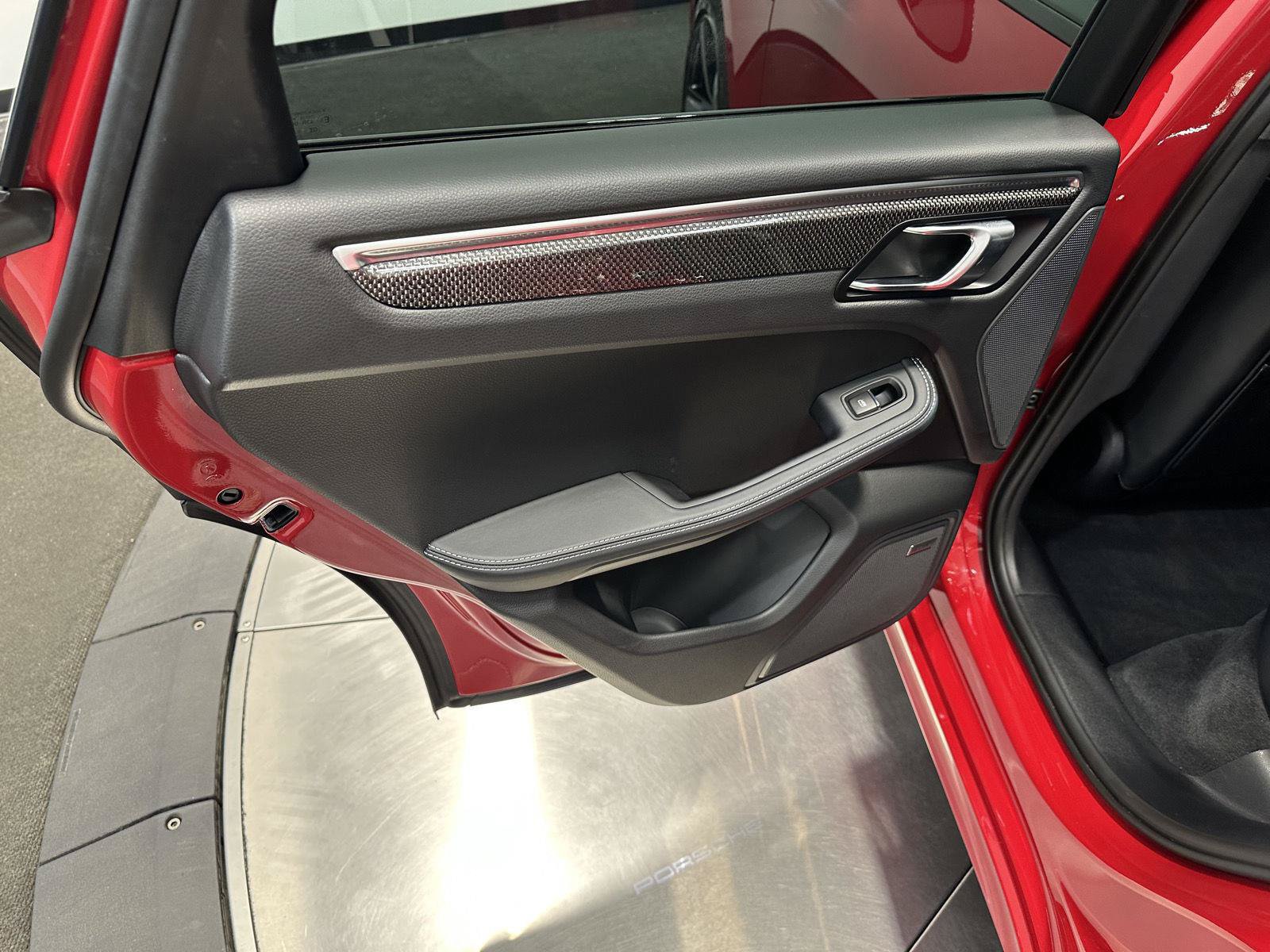 Used 2024 Porsche Macan S AWD/4WD image 29