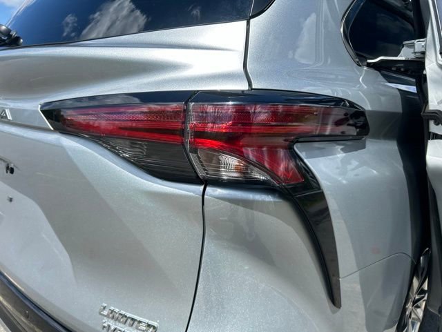 Used 2021 Toyota Sienna Limited AWD/4WD image 42