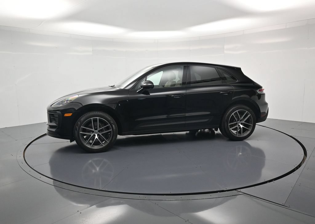 Certified 2026 Porsche Macan AWD/4WD image 2