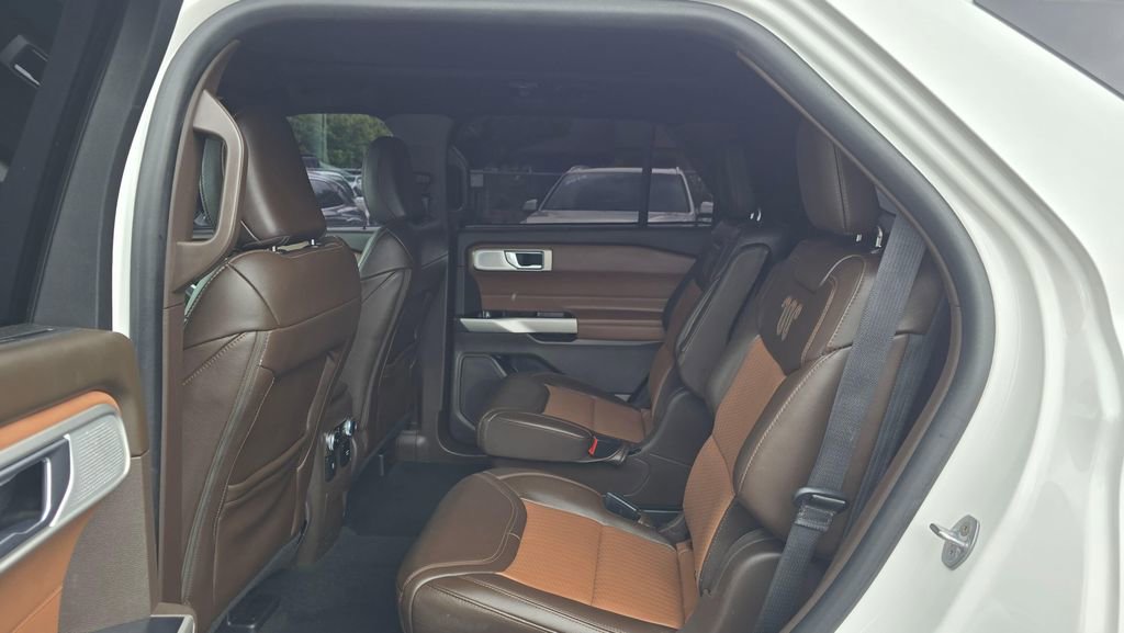 Used 2023 Ford Explorer King Ranch w/ Technology Package AWD/4WD image 16