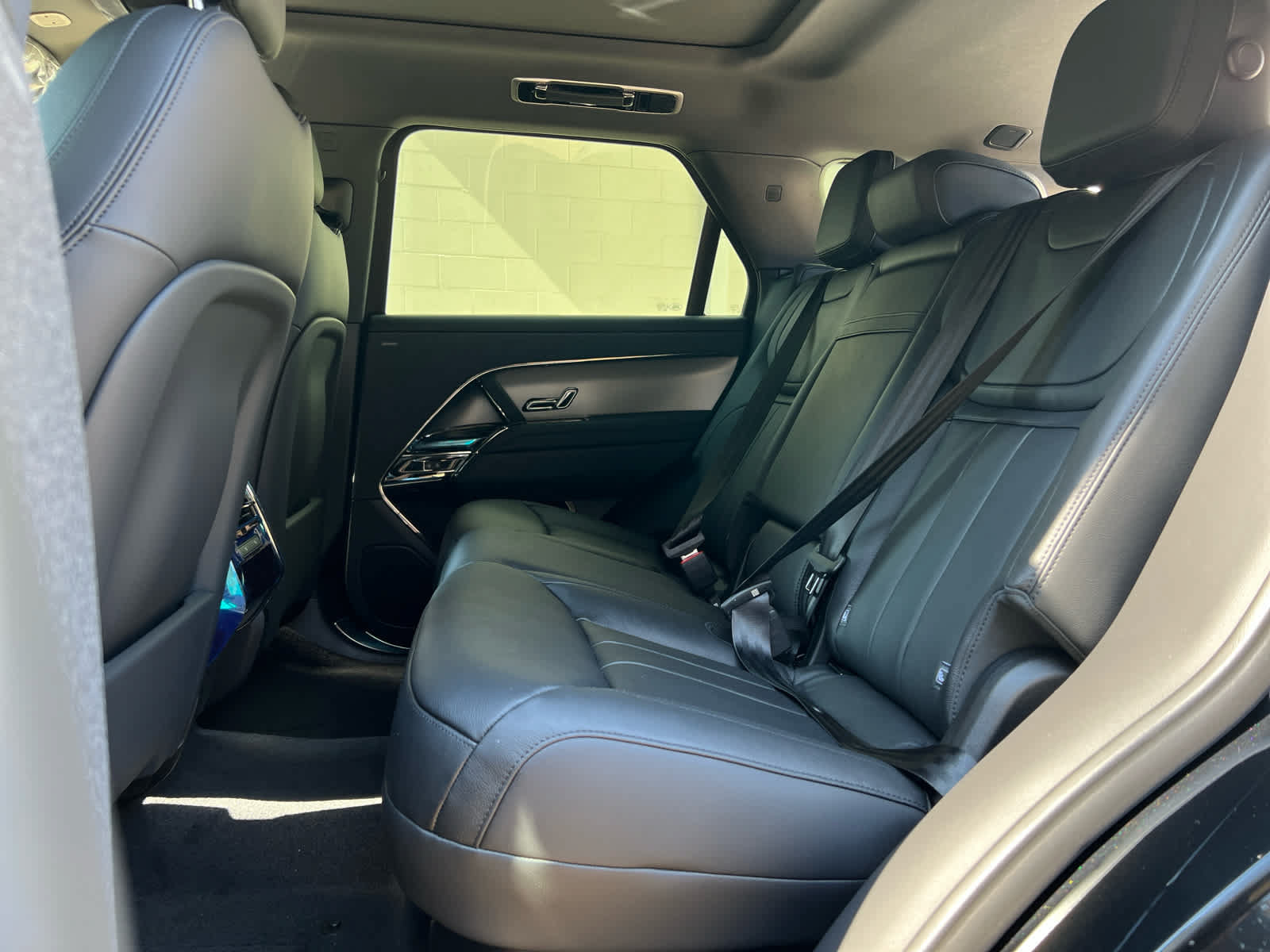 Certified 2025 Land Rover Range Rover Sport AWD/4WD image 17