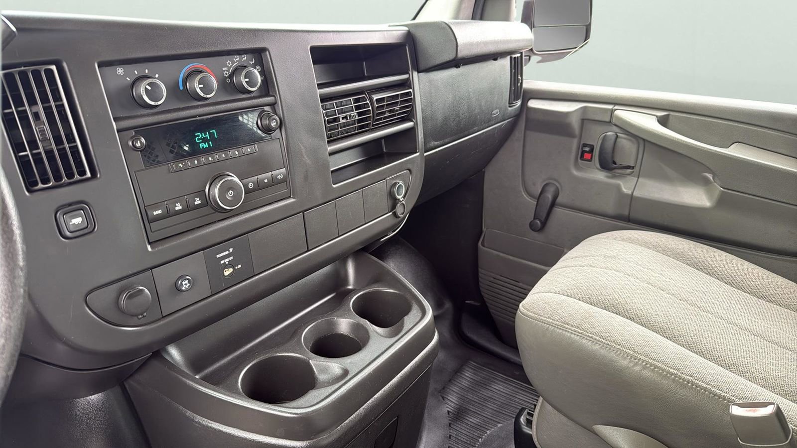 Used 2011 Chevrolet Express 2500 image 16