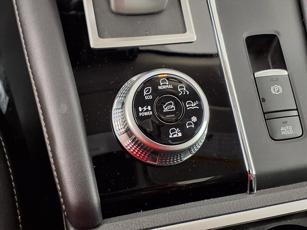 Used 2024 Mitsubishi Outlander SE image 25