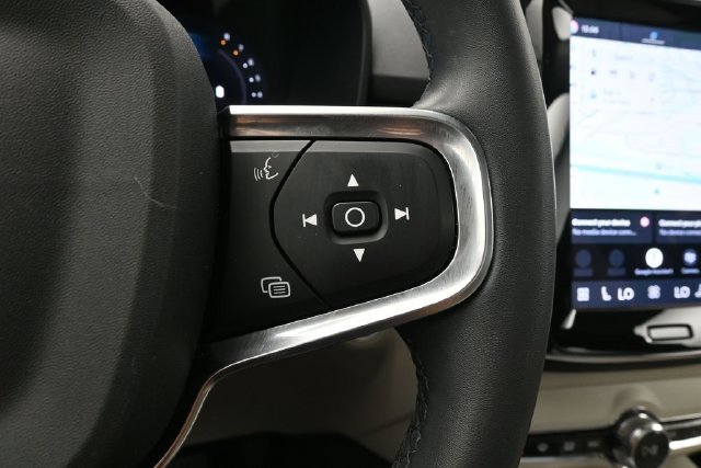Used 2024 Volvo XC40 B5 Plus AWD/4WD image 24