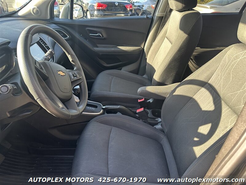 Used 2017 Chevrolet Trax LT w/ Driver Confidence Package AWD/4WD image 26