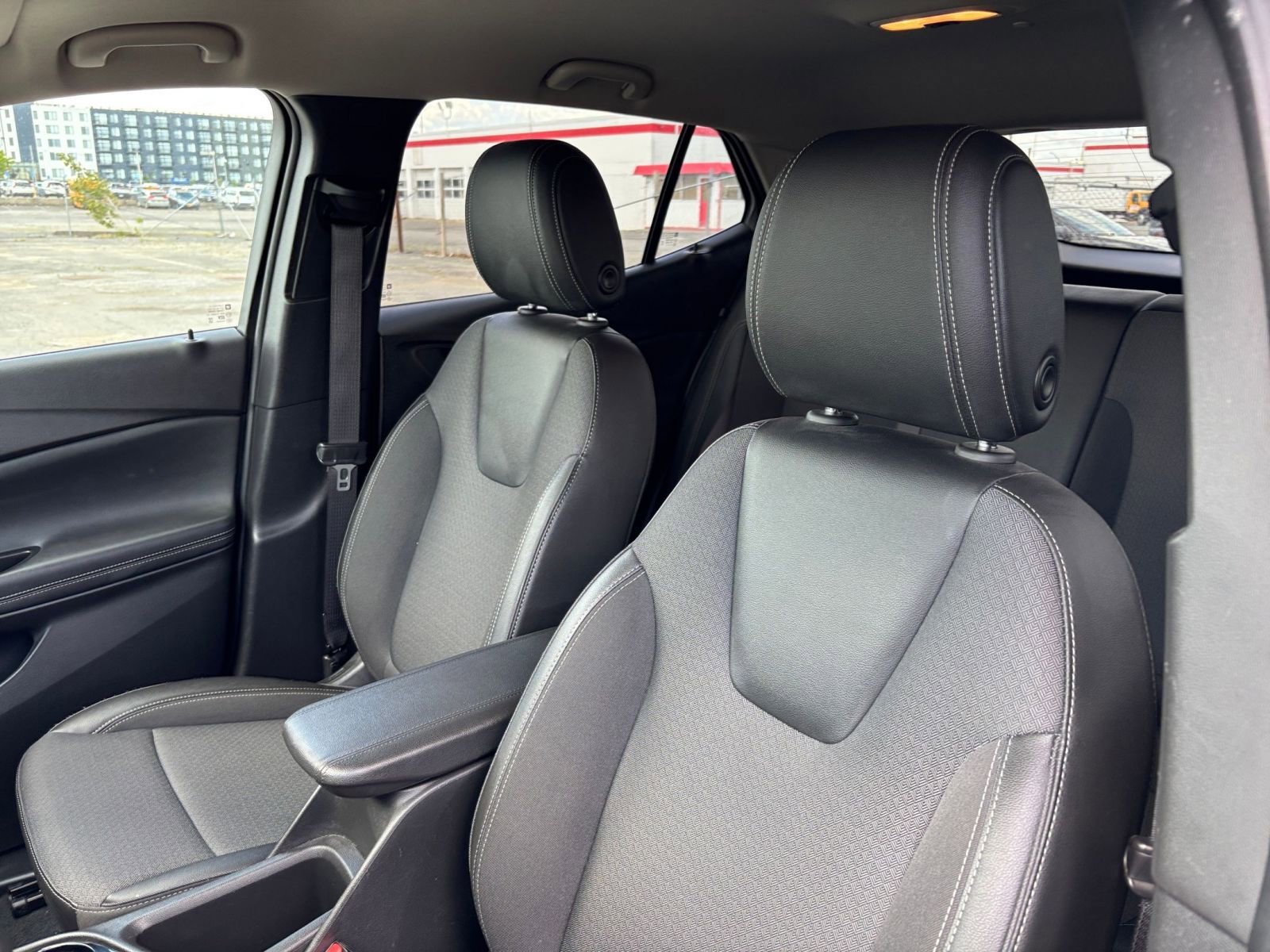 Used 2025 Buick Encore GX Preferred FWD image 32