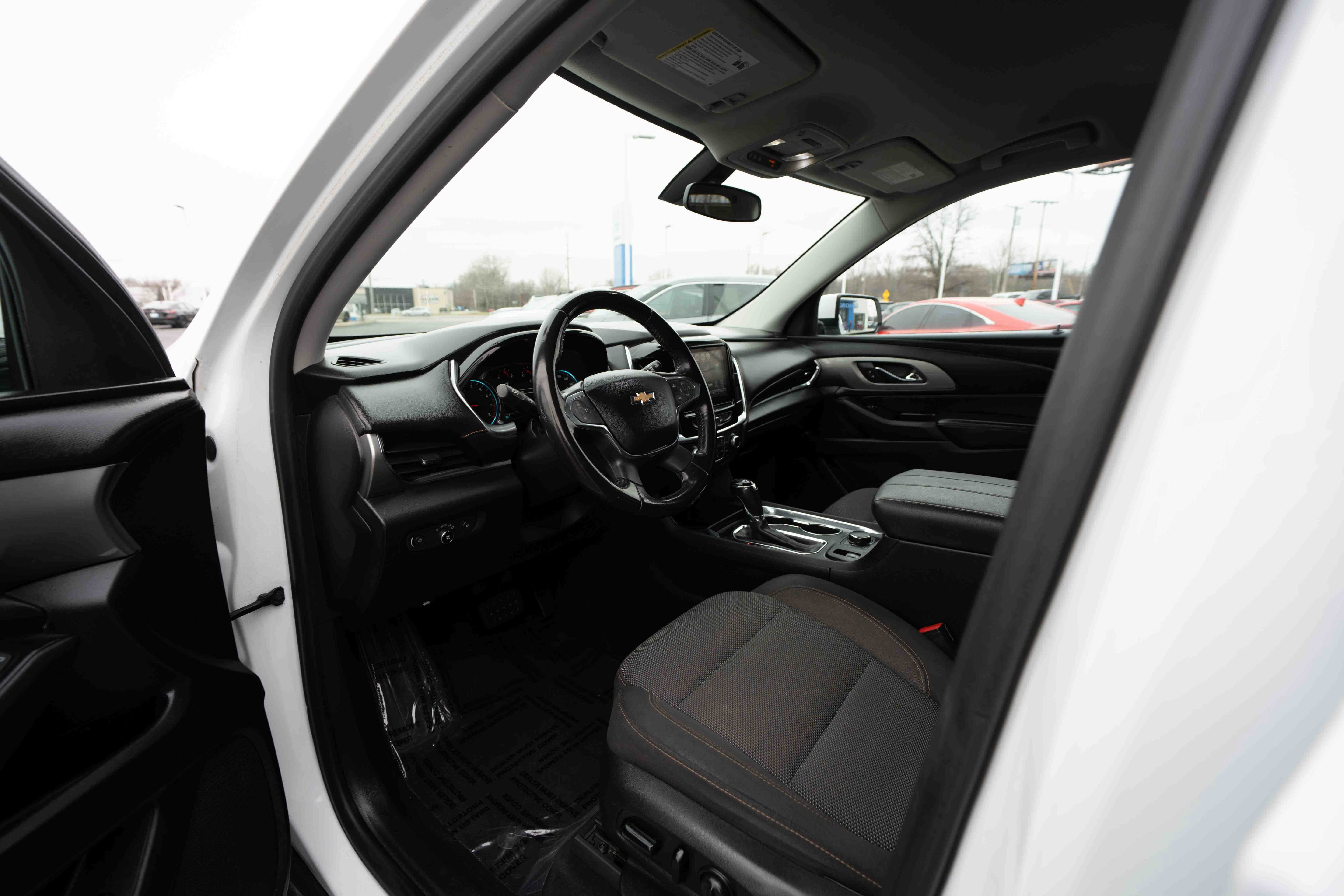 Used 2018 Chevrolet Traverse LT image 8