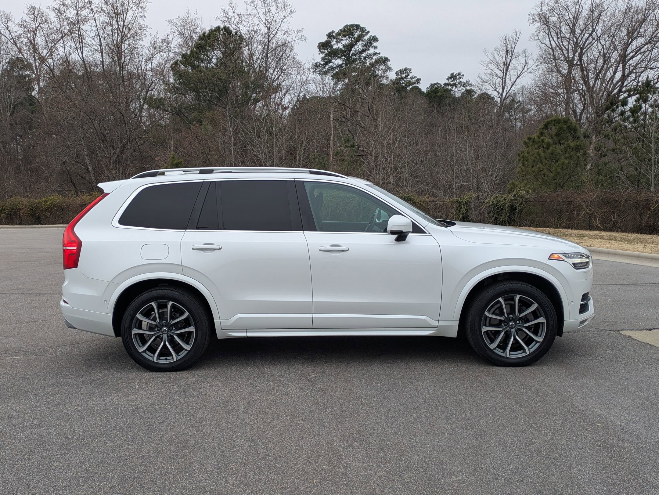 Used 2018 Volvo XC90 T6 Momentum w/ Convenience Package image 4