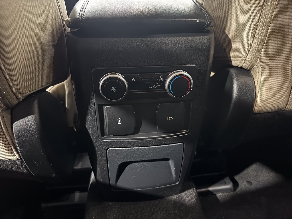 Used 2023 Ford Explorer XLT AWD/4WD image 40