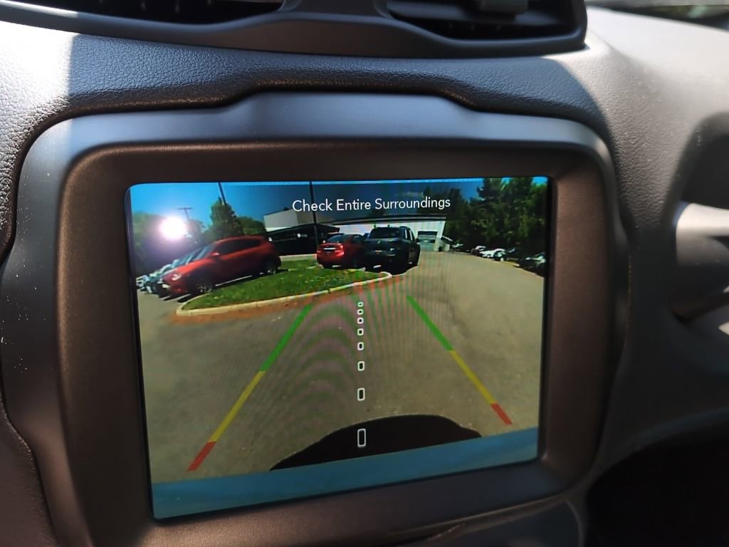 Used 2021 Jeep Renegade Latitude w/ Luxury Group II AWD/4WD image 19