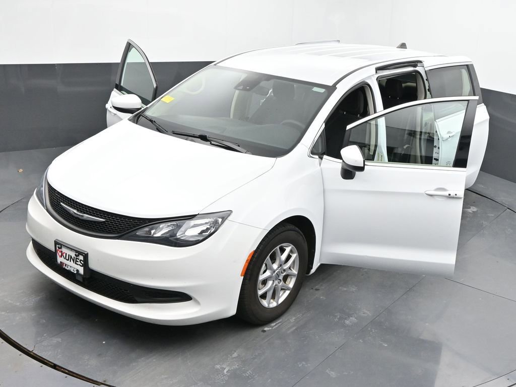 Used 2023 Chrysler Voyager LX FWD image 44