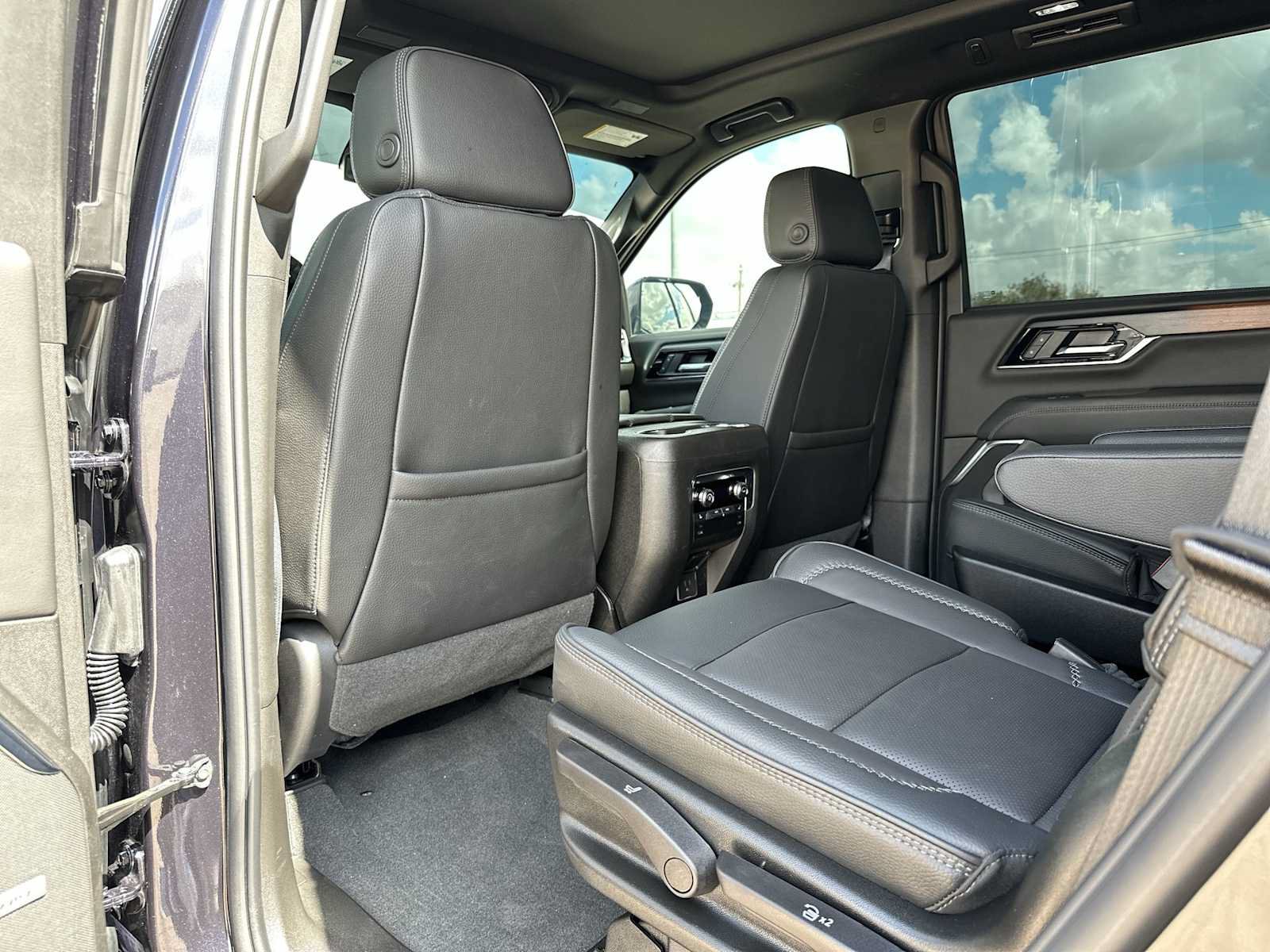 Used 2026 GMC Yukon Denali w/ Sun & Power Step Package AWD/4WD image 20
