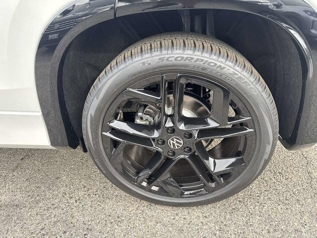 New 2026 Volkswagen Tiguan SE R-Line FWD image 6
