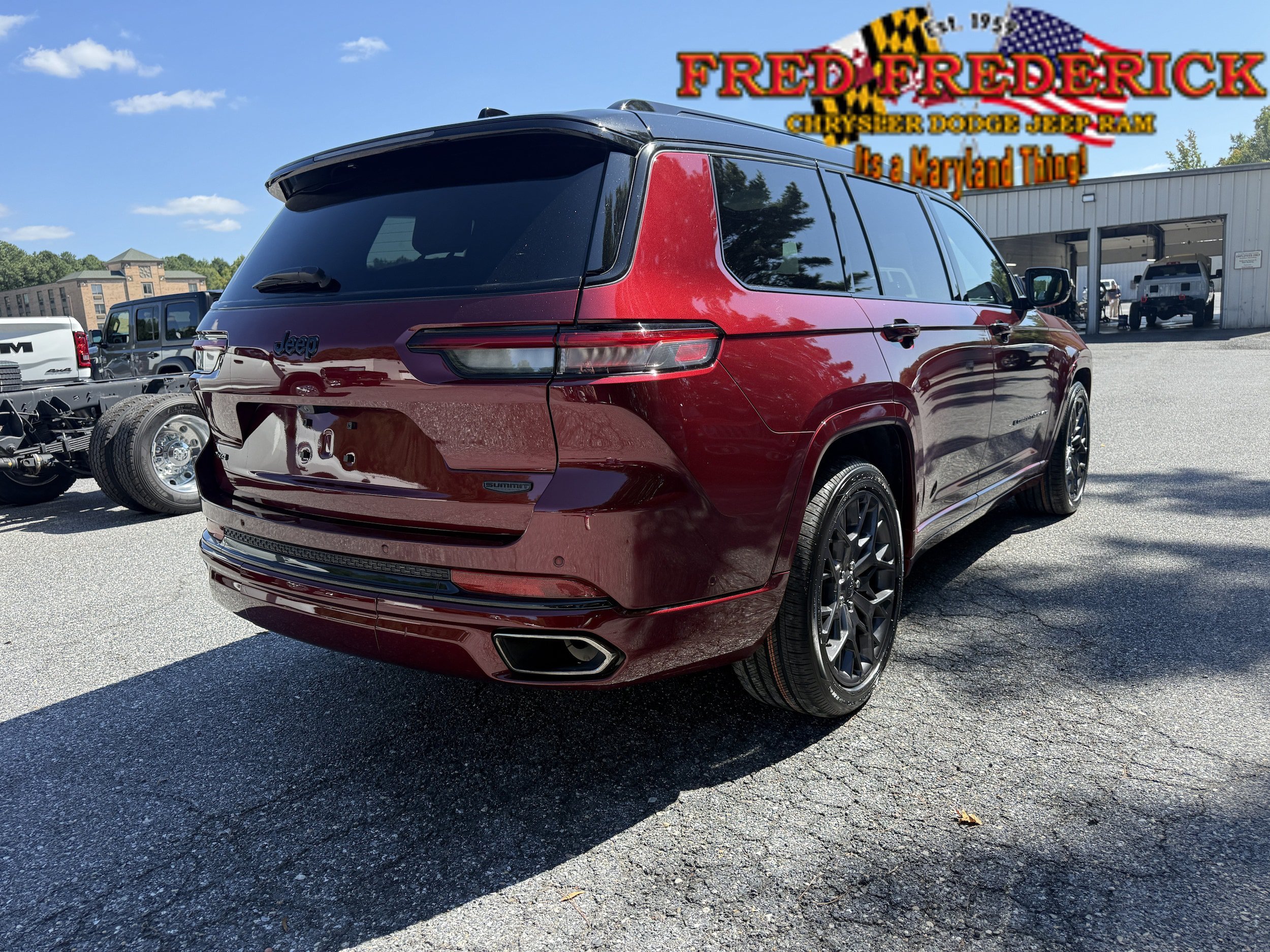 Used 2025 Jeep Grand Cherokee L Summit AWD/4WD image 8