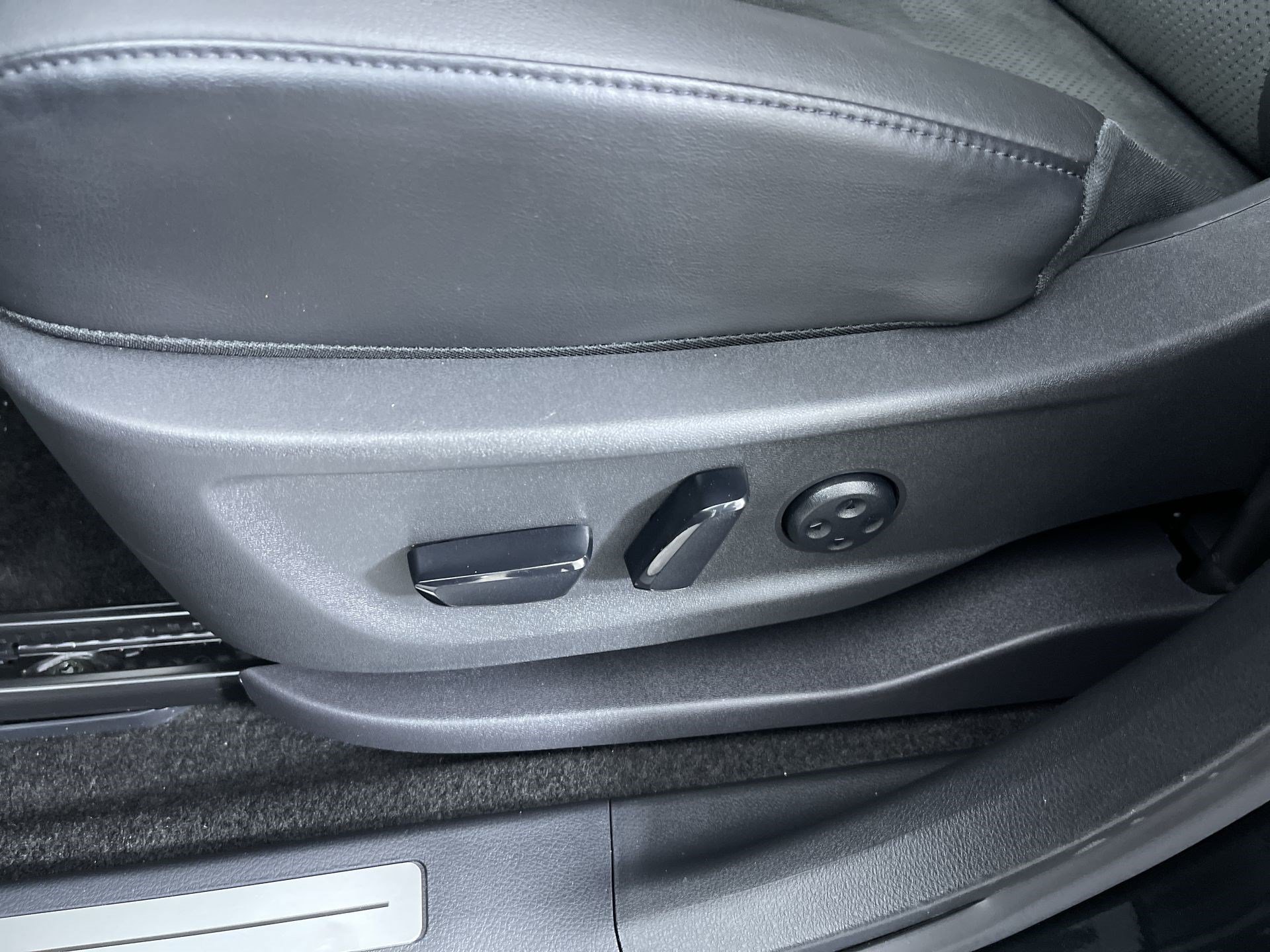 Certified 2024 Nissan Ariya AWD image 13
