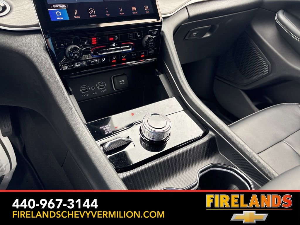 Used 2023 Jeep Grand Cherokee Limited w/ Black Appearance Package AWD/4WD image 24