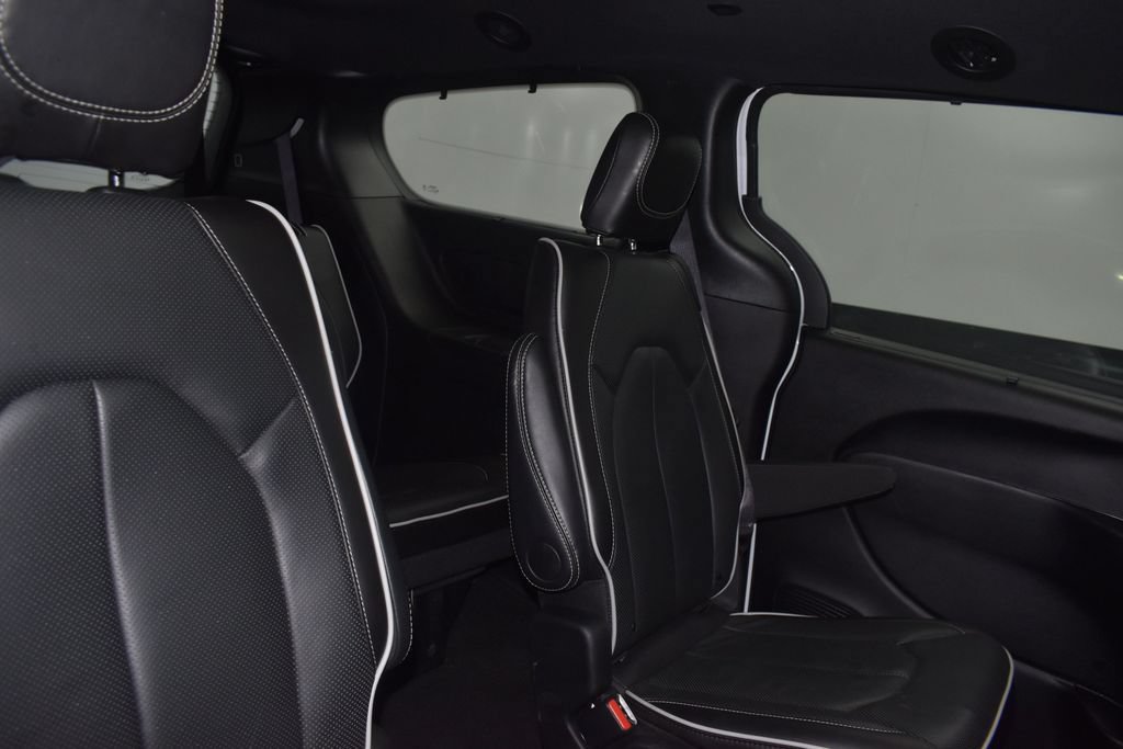 Used 2025 Chrysler Pacifica Limited FWD image 33