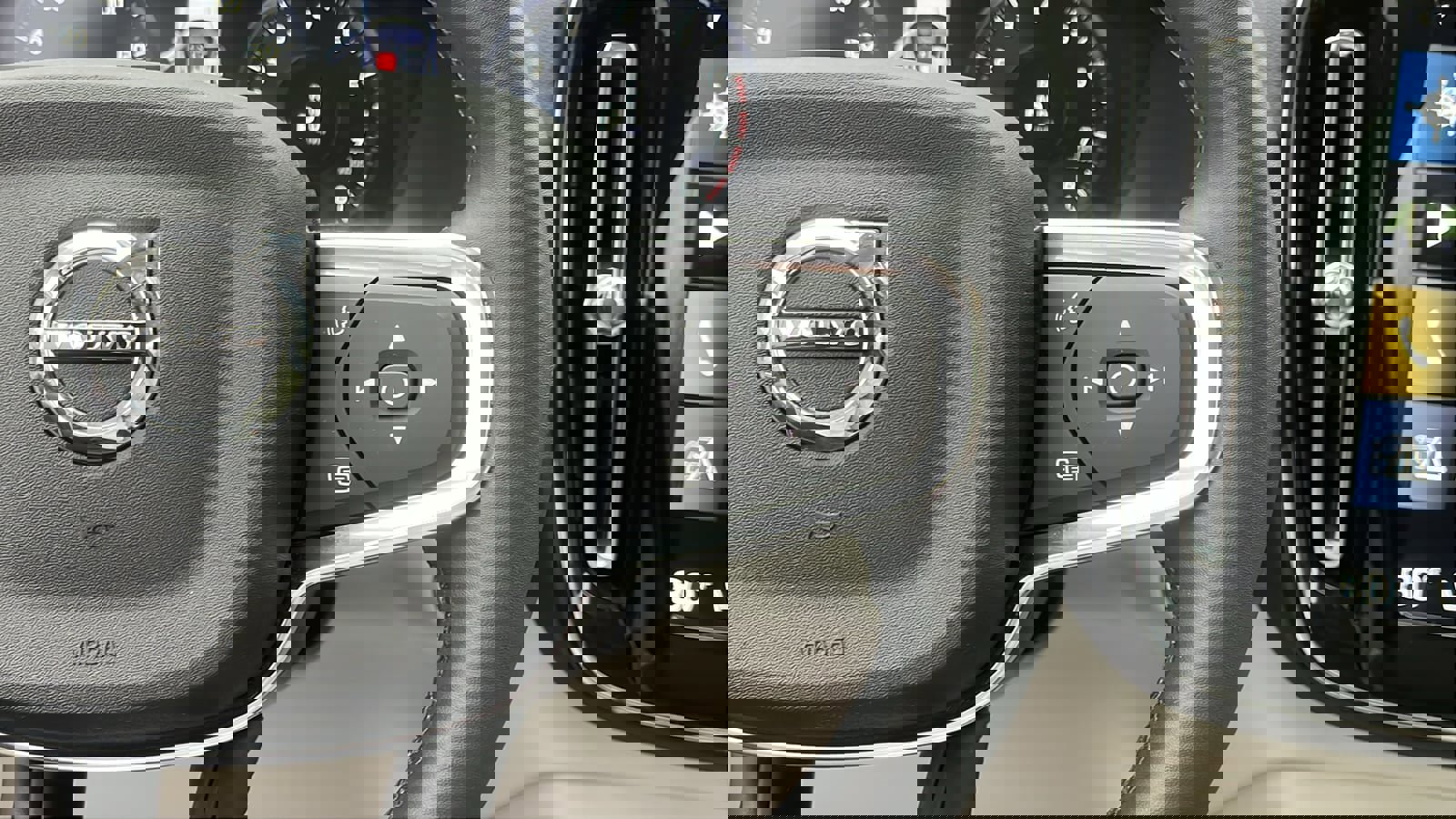 Used 2022 Volvo XC40 T5 Momentum image 15