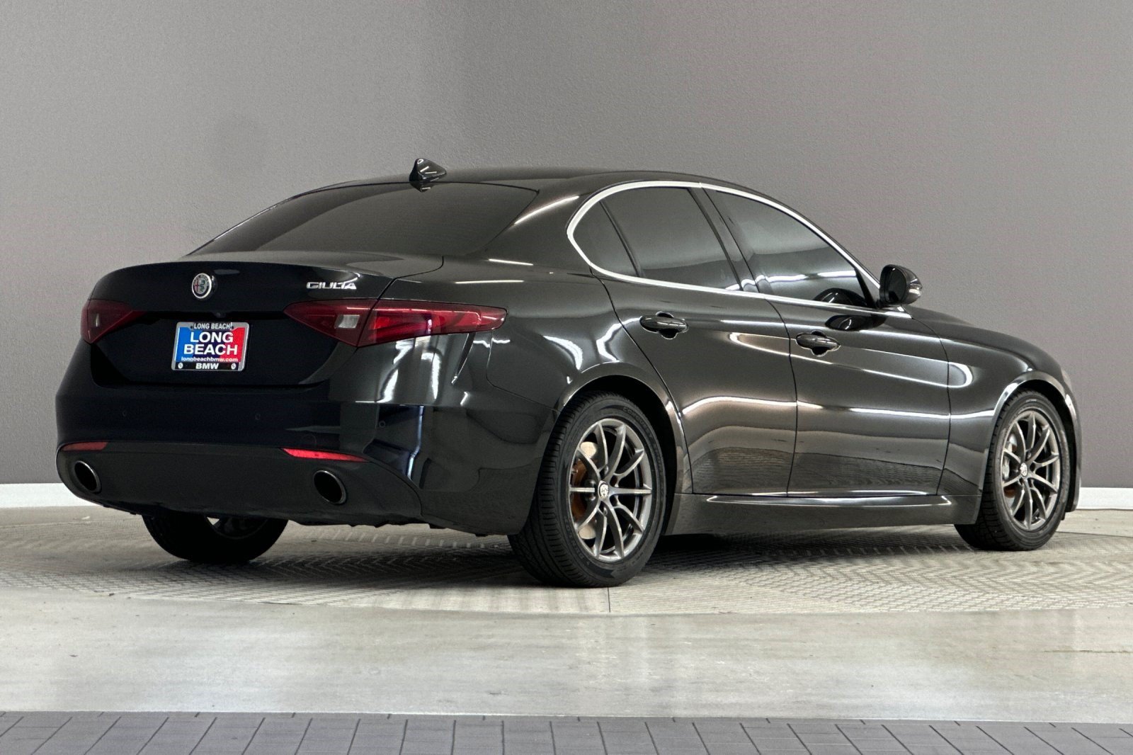 Used 2020 Alfa Romeo Giulia RWD image 9