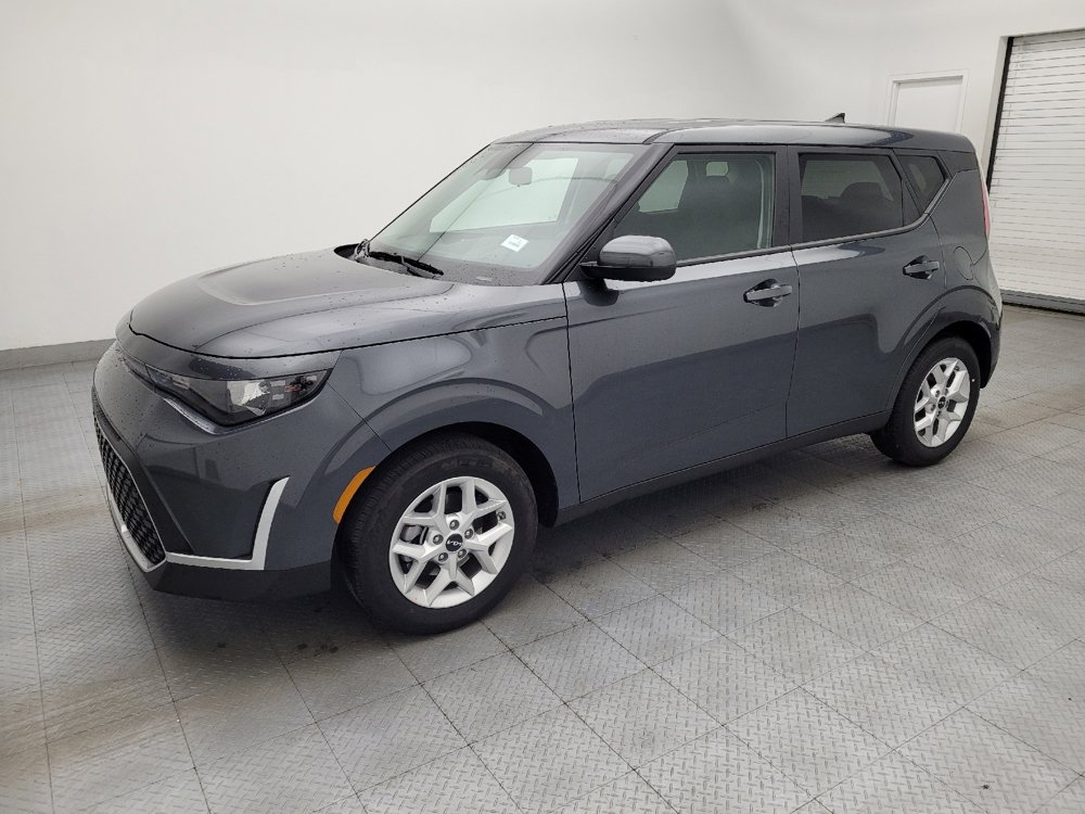 Used 2025 Kia Soul LX w/ LX Technology Package image 2