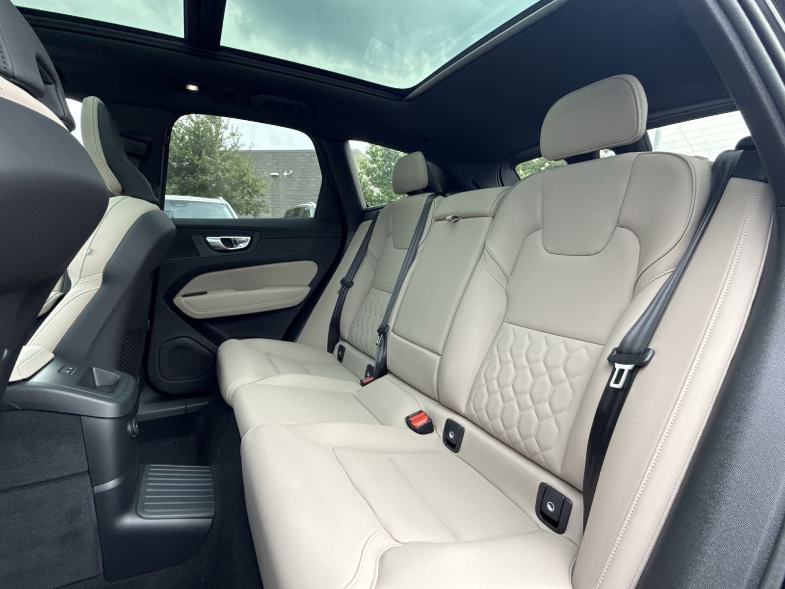 New 2026 Volvo XC60 T8 Plus w/ Protection Package Premier AWD/4WD image 25
