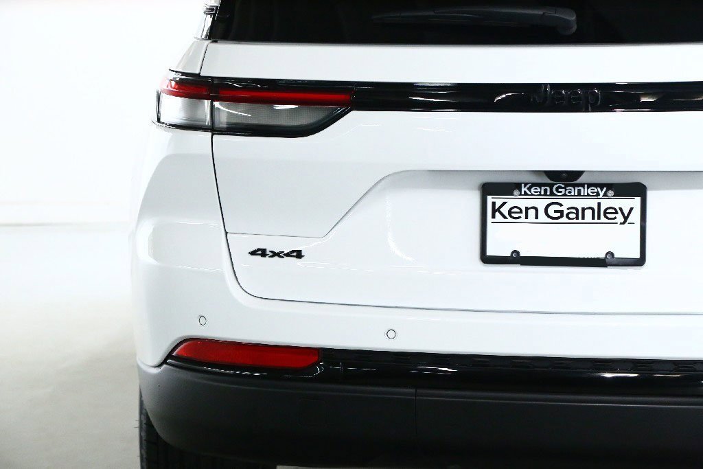 Used 2025 Jeep Grand Cherokee Altitude image 43