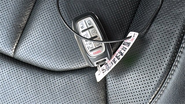 Used 2022 Chrysler Pacifica Limited image 34