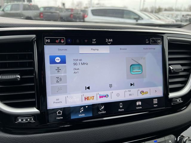 New 2026 Chrysler Voyager LX image 18