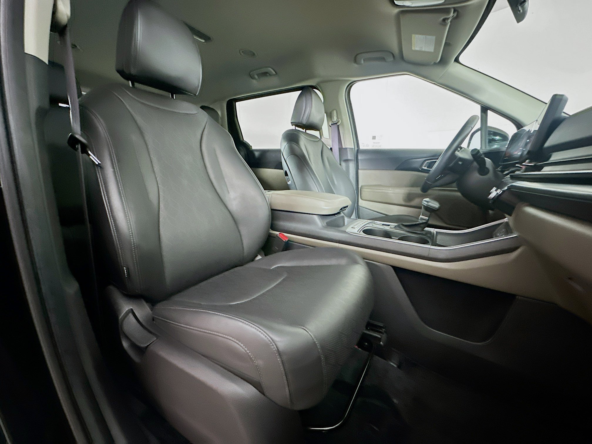 Used 2026 Kia Carnival FWD image 30