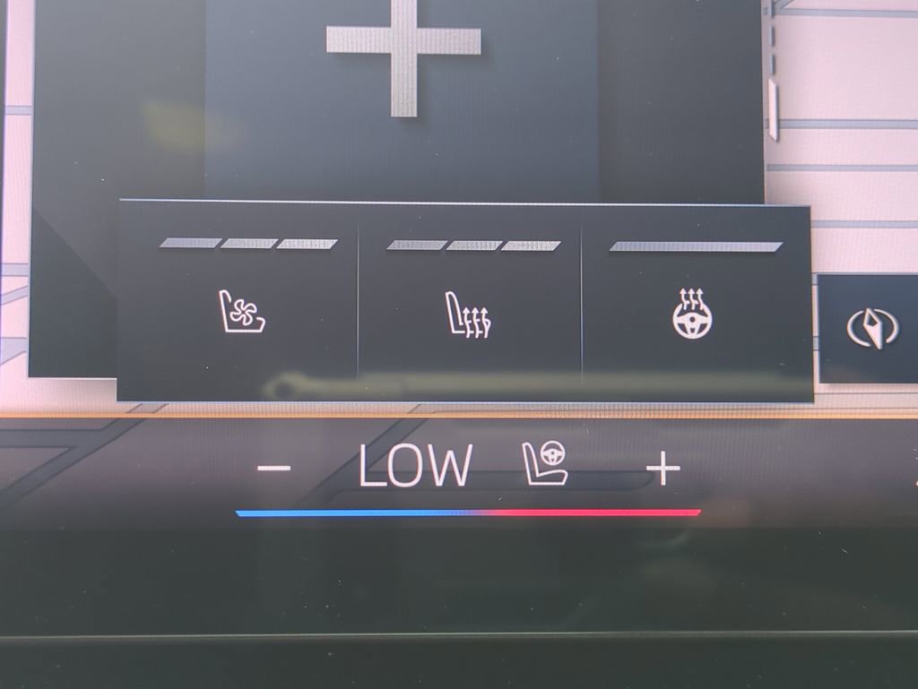 Used 2025 BMW X5 xDrive50e image 27