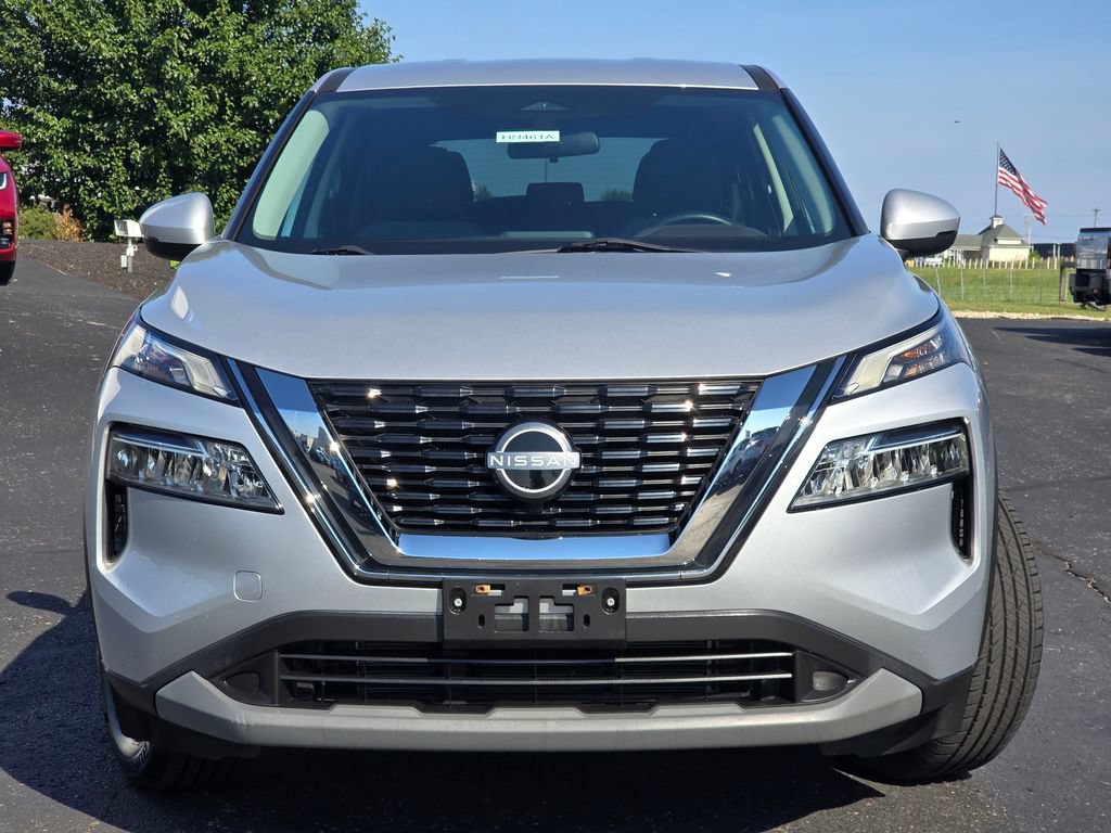 Used 2022 Nissan Rogue SV AWD/4WD image 3