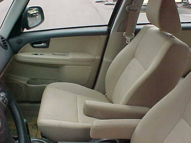 Used 2010 Suzuki SX4 LE FWD image 12