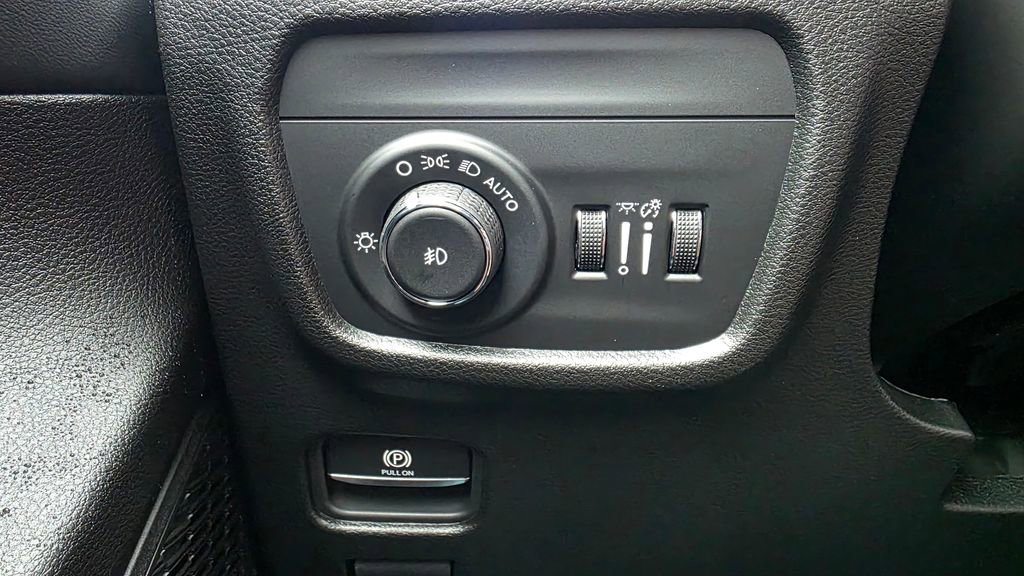 New 2025 Jeep Grand Cherokee L Limited w/ Black Appearance Package image 33