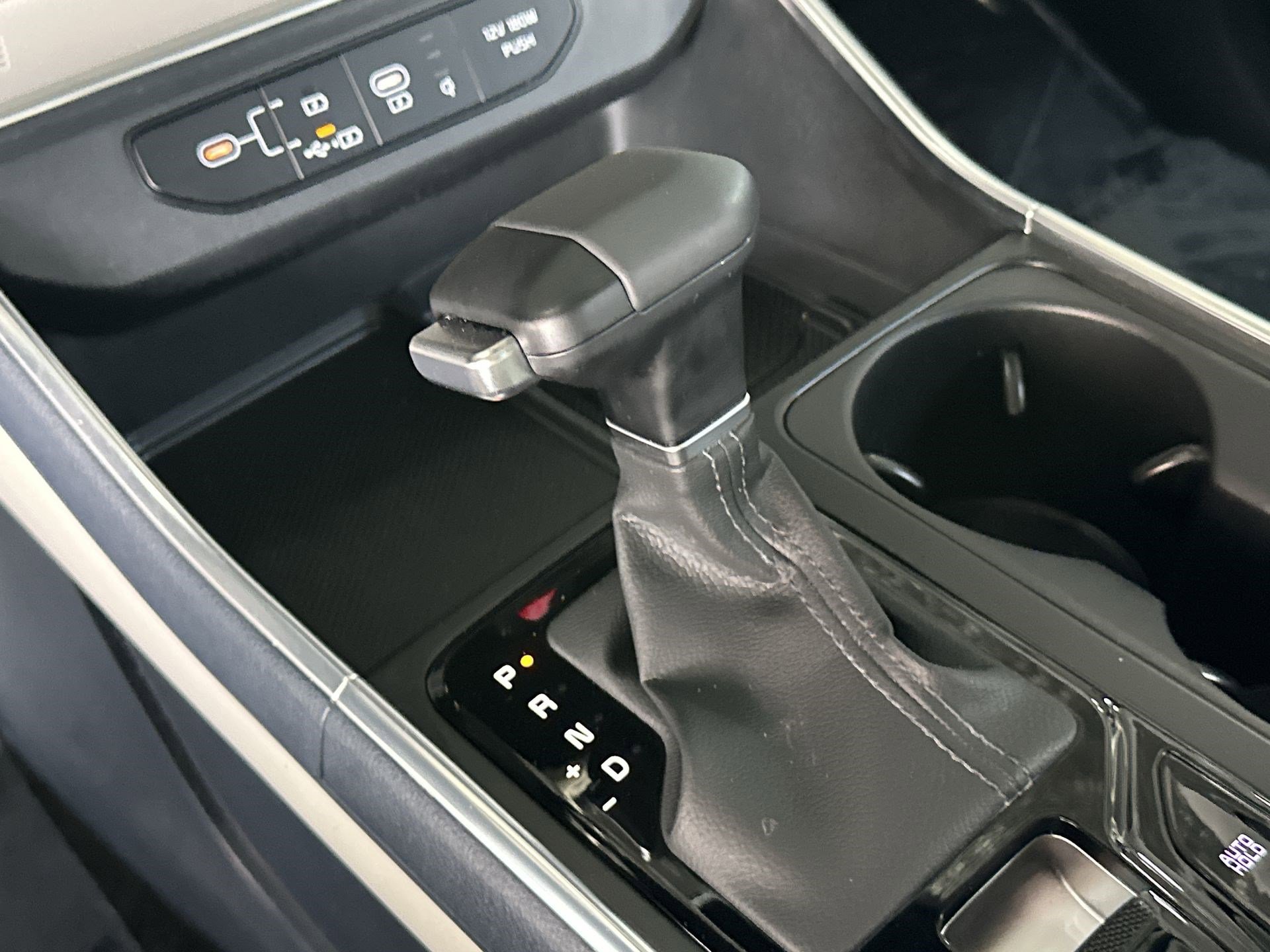 Used 2025 Kia Carnival SX Prestige image 22