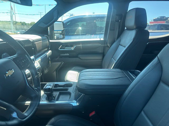 Used 2026 Chevrolet Silverado 1500 High Country w/ High Country Premium Package AWD/4WD image 9