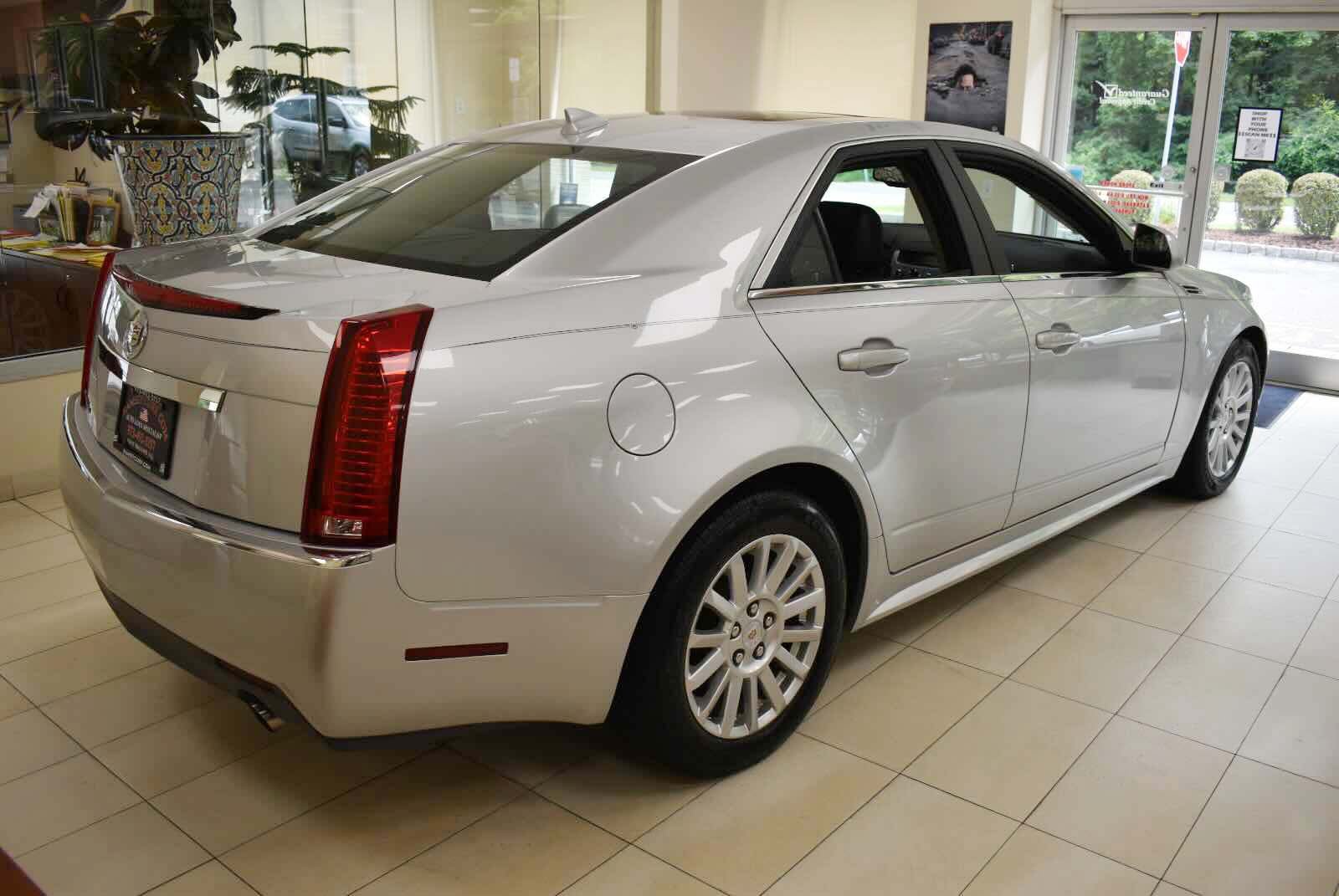 Used 2010 Cadillac CTS Luxury AWD/4WD image 4