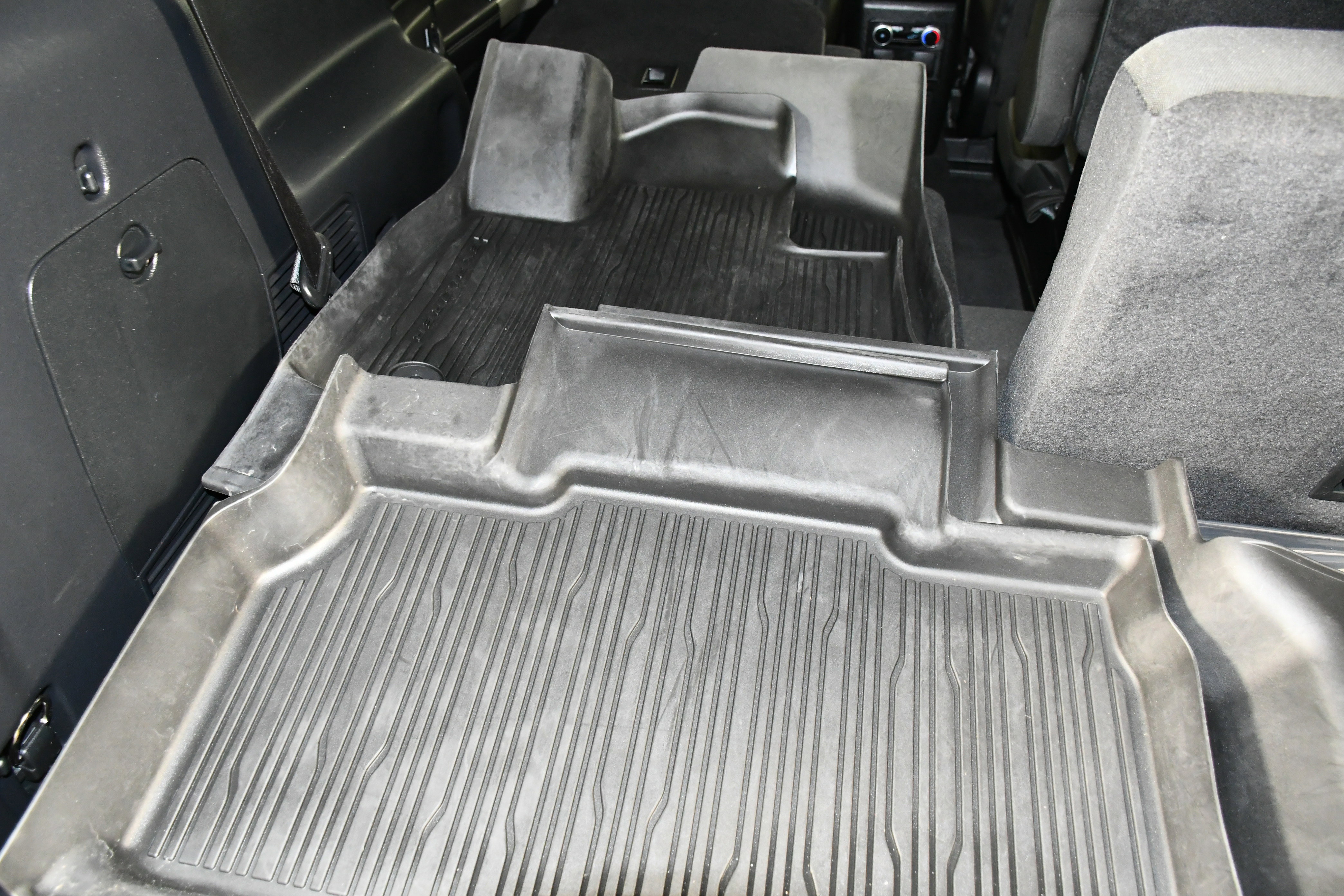 Used 2023 Ford Explorer XLT image 50