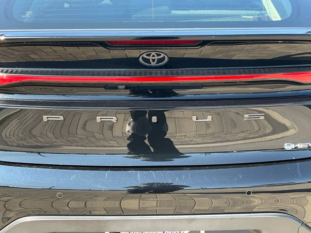 Used 2025 Toyota Prius LE FWD image 35
